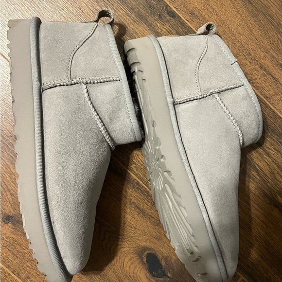 UGG ULTRA MINI. Size women’s 10. Colour is a light grey - Picture 3 of 4